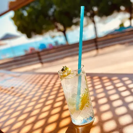 מלון Kharma Beach Club Spa Apollonium Bay *